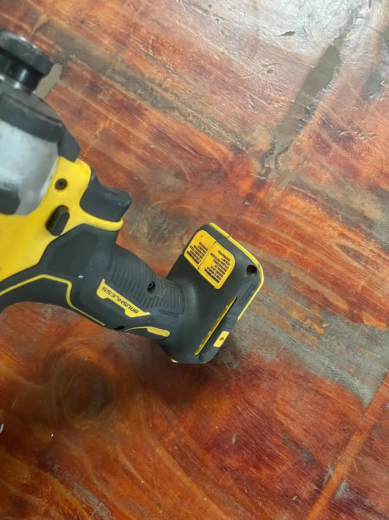 Бесщеточный ударный драйвер DEWALT 20 в (только инструмент). Б/у. Второй подвесной