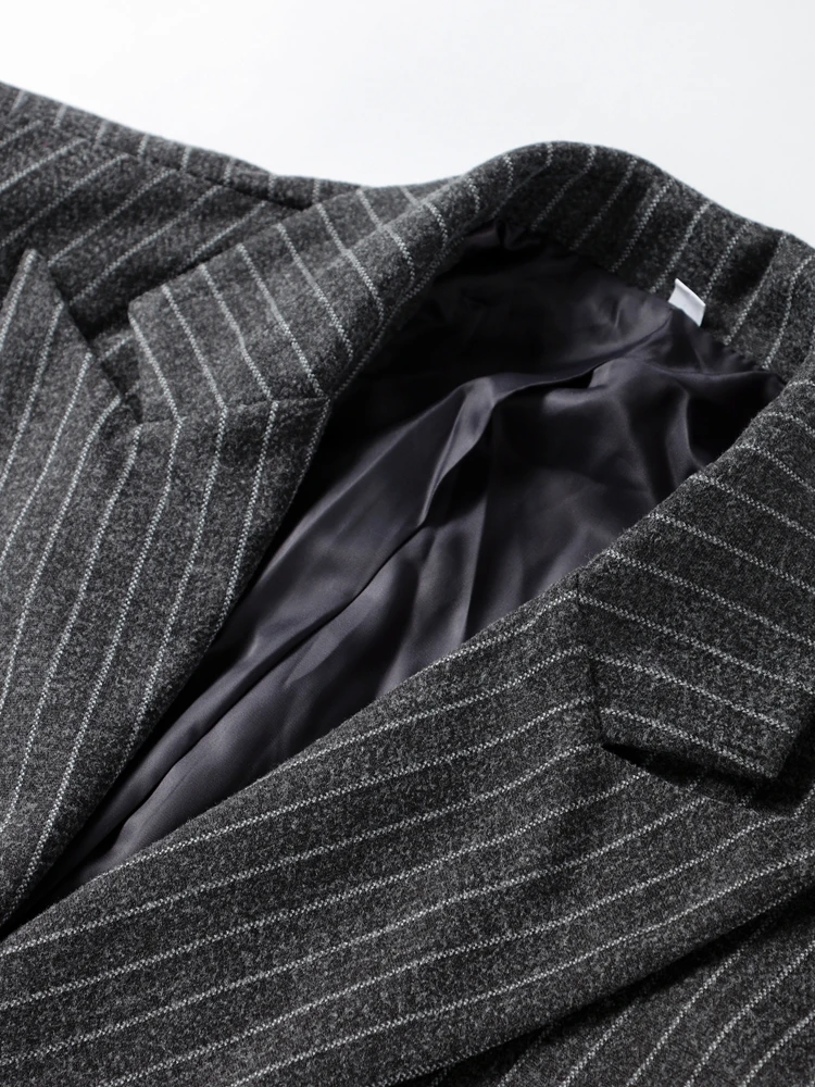 Женское длинное пальто на одной пуговице