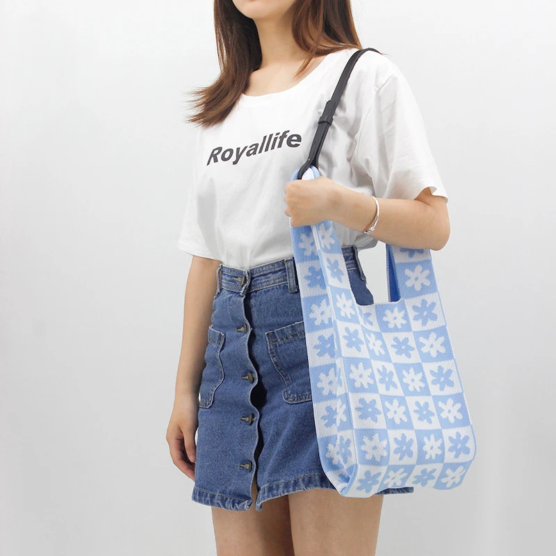 

Новая женская сумочка на запястье, шерстяные вязаные женские тоуты с цветами для путешествий и хранения макияжа, Повседневная сумка через п...