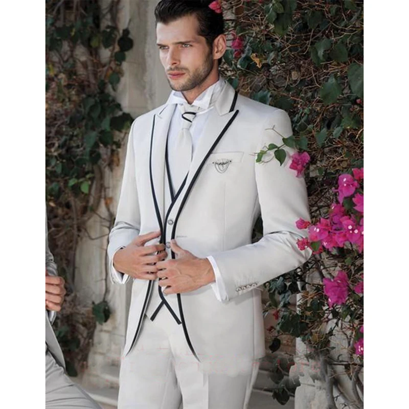 

2022 New Design 2Buttons Ivory Mens Wedding Suits Blazer Trousers Tuxedos Peaked Lapel Party Wear Man Suits(Jacket+Pants+Vest)