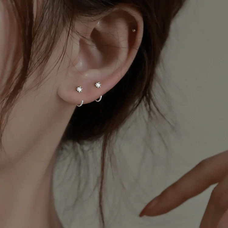 Простые маленькие и изысканные серьги-крючки с цирконием женские легкие