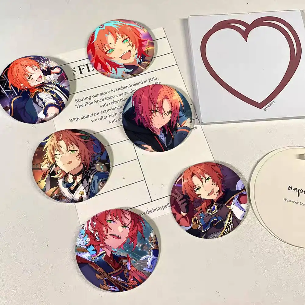 Фото Круглые значки с персонажами аниме-сериала Ensemble Stars, включая Цукинагу Лео, можно использовать для украшения одежды и рюкзаков. №5