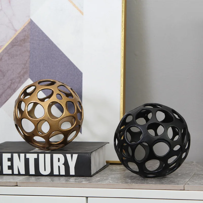

Light Luxury Geometry Metal Hollow Out Gold Ball Desktop Ornament Living Room Decoration Creative Home Decor Accessories Gift