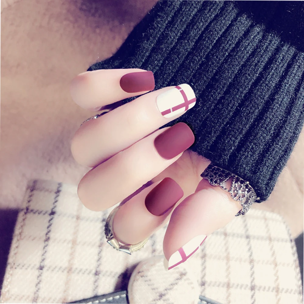 

24pcs artifical nails Scrup Stripe Nail Tips with Designs Wine Red Short Full False Nails Acrylic with Glue Sticker Nail art