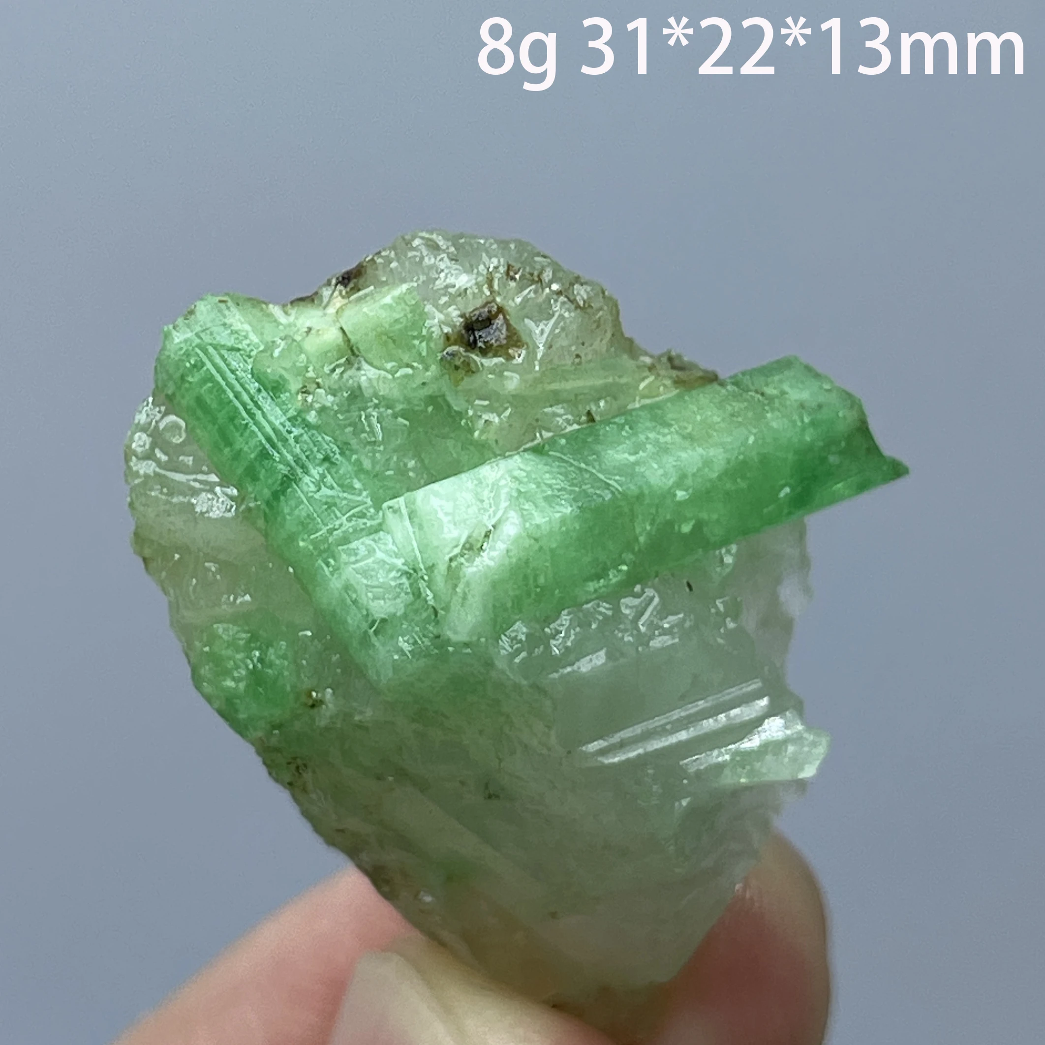 

Зеленый изумруд, кристалл