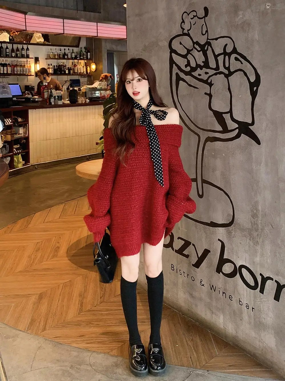 Рождественский красный вязаный свитер средней длины с открытыми плечами женский