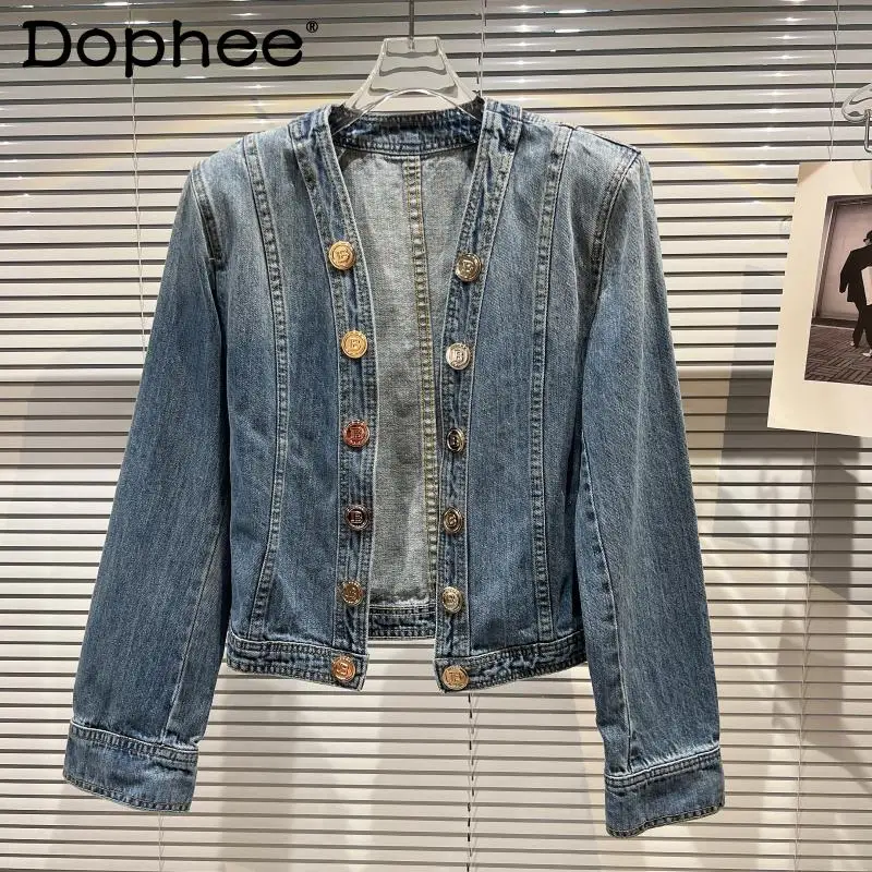 

2022 Spring New Metal Buckle Padded Shoulder Design Washed Denim Jacket Top Women V-neck Short Jean Coat Cardigan High Street