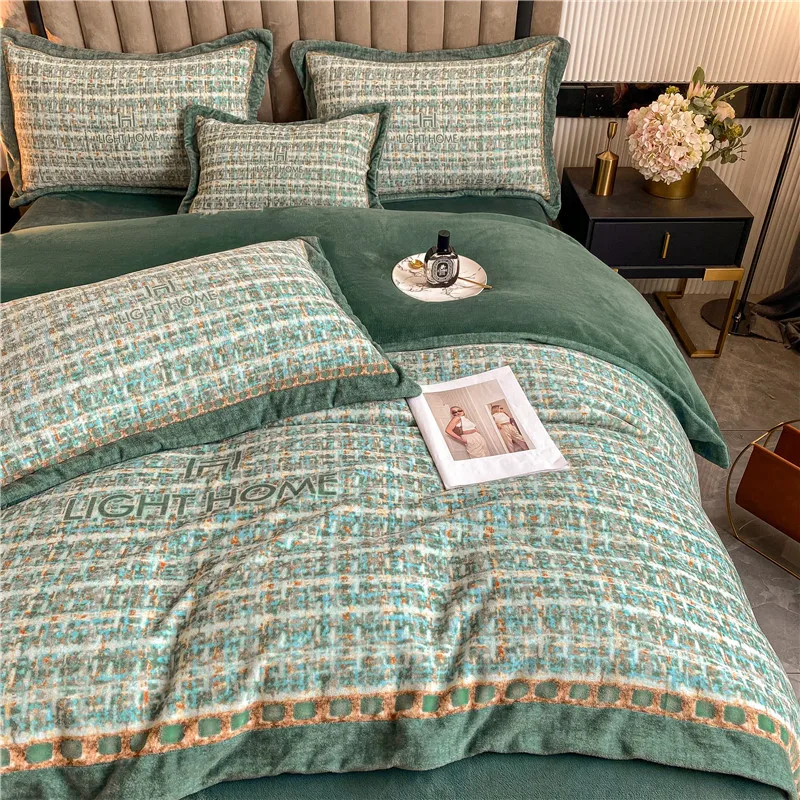 

Autumn and Winter Warm Retro Stitching Small Fragrance Milk Velvet Four-piece Bedding Thick Double-sided Velvet home textile