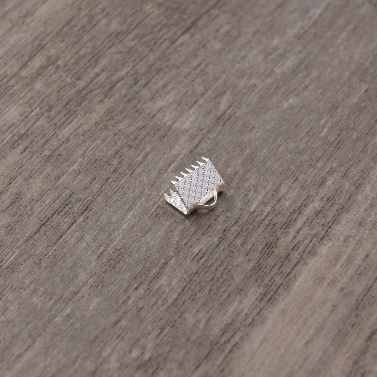 100 шт. концы шнура пряжки Mazi текстурированные обжимные зажимы посеребренные