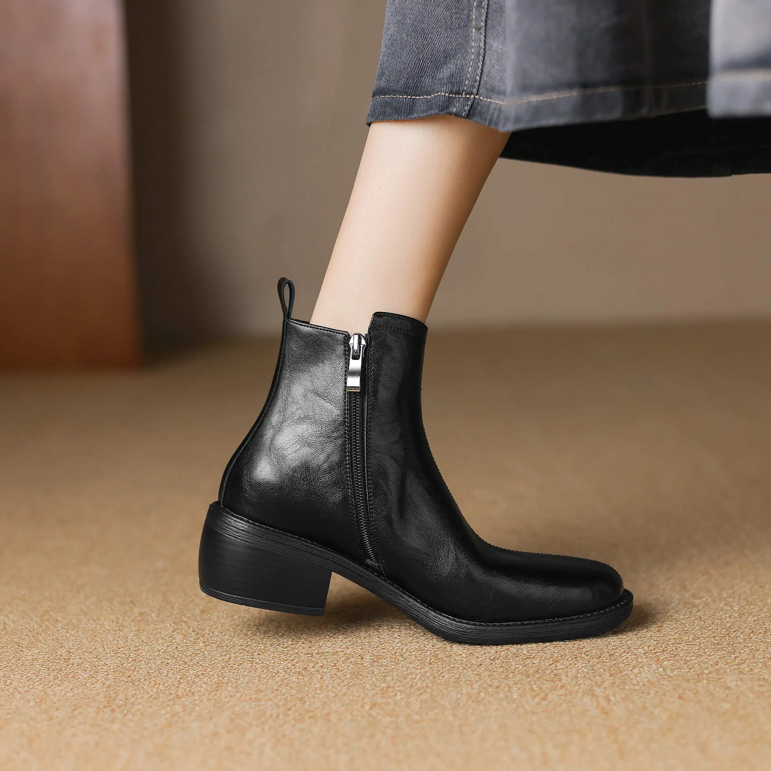 Женские ботильоны на молнии с круглым носком