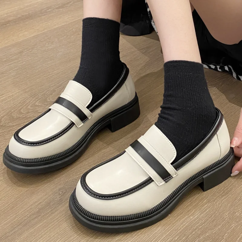 

Туфли женские в британском стиле, повседневные лоферы на платформе, без застежки, офисная обувь на толстом каблуке, с круглым носком, весна 2023