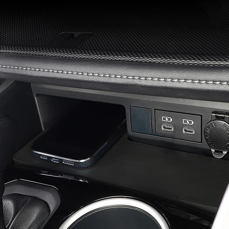 

15W Car QI wireless charger fast charger phone charger charging pad panel for Toyota Highlander Crown Kluger 2022 2023