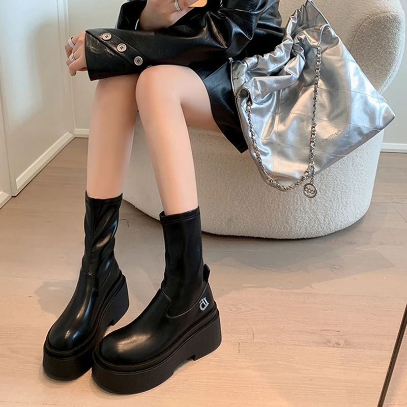 Женские сапоги на толстой подошве увеличивающие высоту 6-8 см высокие средней