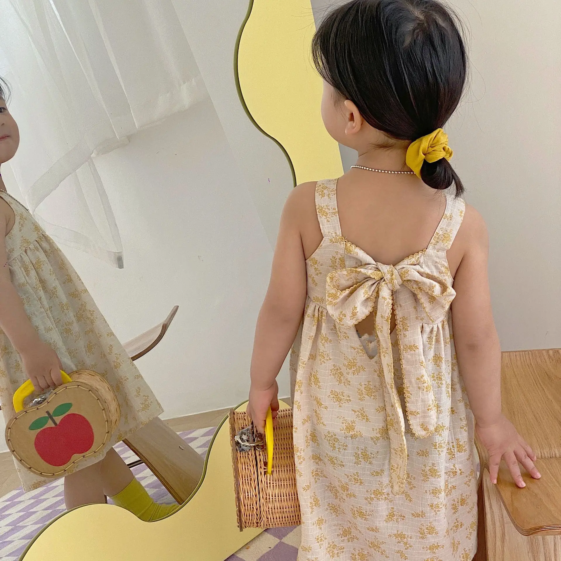 

Детское платье с большим бантом, без рукавов, на бретелях