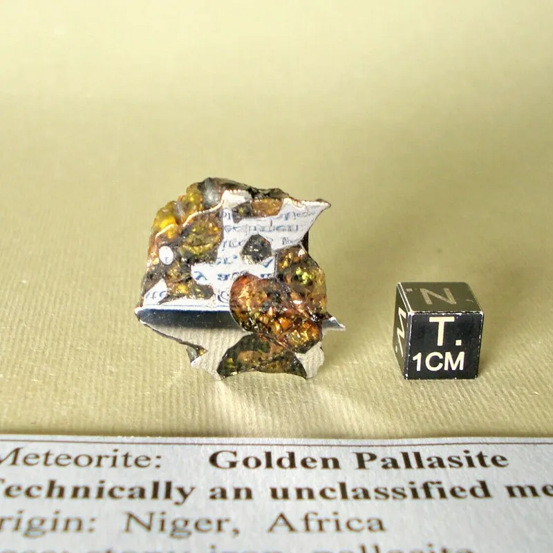 

Meteorite Golden pallasite excellent complete piece 8,55 g