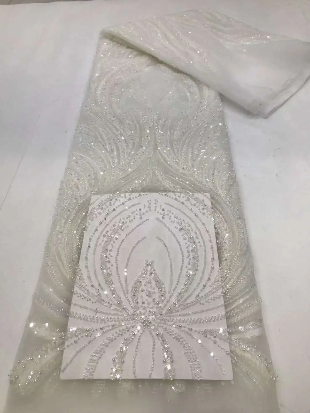 Африканская кружевная ткань с блестками и бусами для жениха 2024