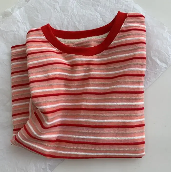 

Round neck short sleeved T-shirt
