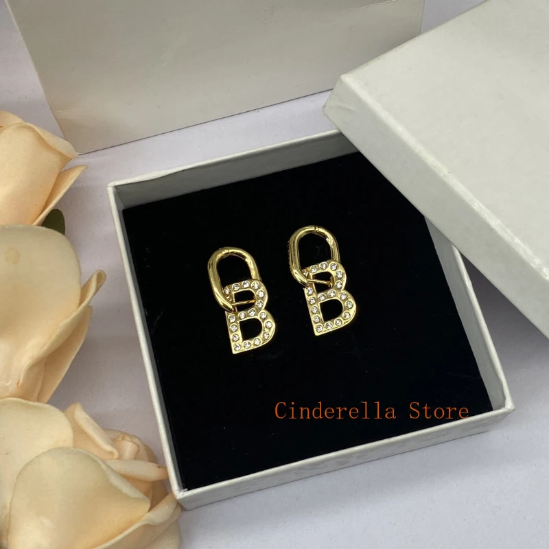 

Letter Stitching Fashion Temperament women's Earrings