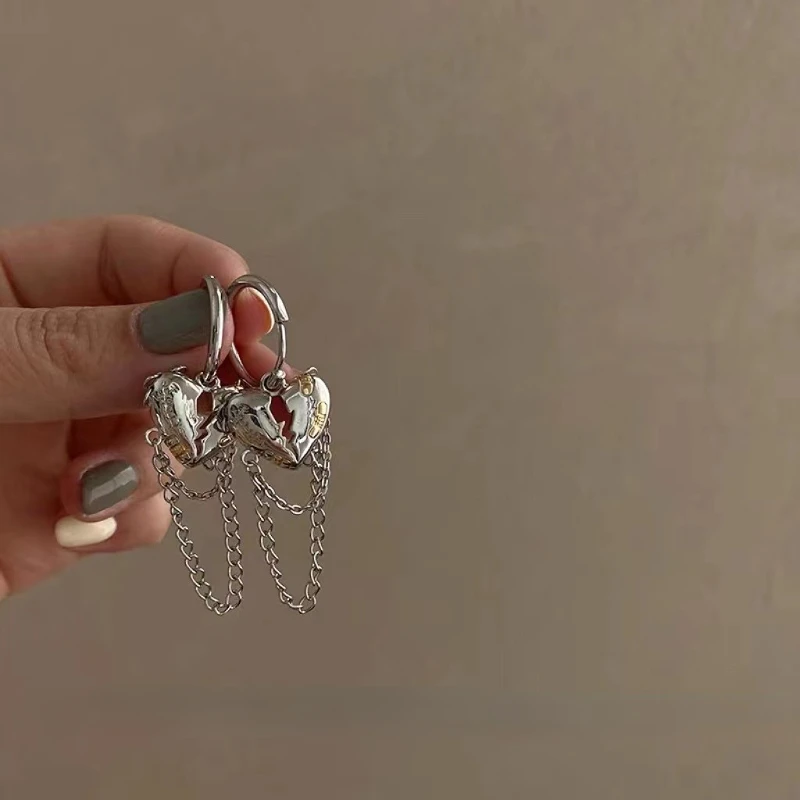 

Новинка 2022, Модные металлические серьги в стиле хип-хоп, панк, новый дизайн, Женские винтажные серьги в форме персикового сердца, цепочка, се...