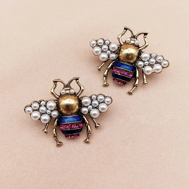 Retro Exquisite Little Bee Ear Studs Female Refined Stylish And Versatile Earrings Simple And Personalized Earrings Personality