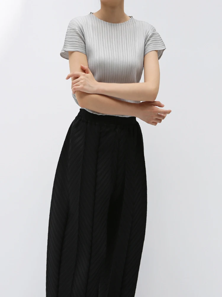 Женская плиссированная футболка GVUW Универсальные однотонные повседневные