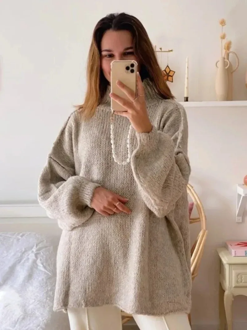 Женский вязаный пуловер с воротником-стойкой