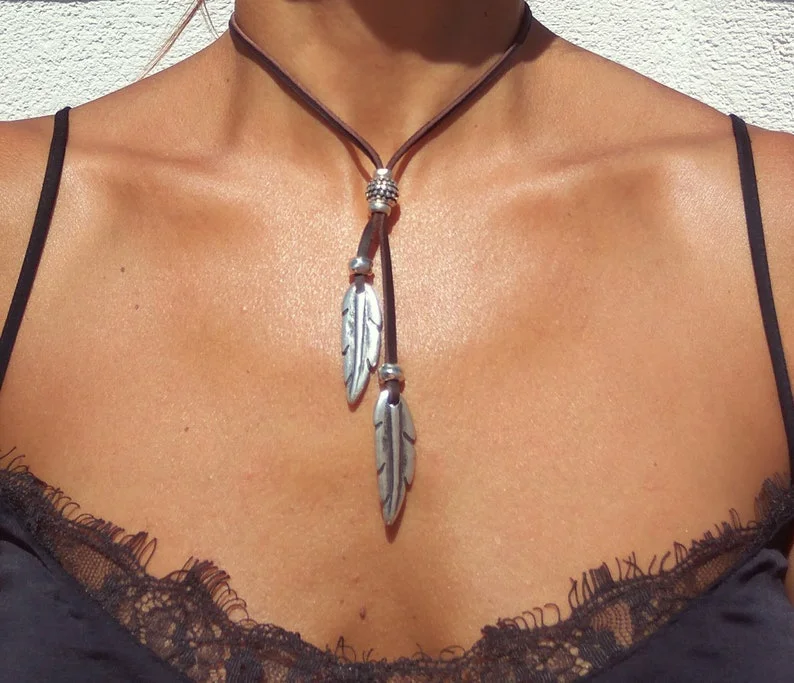 Ожерелье с перьями для женщин, кожаное ожерелье, серебряное ожерелье, ожерелье замак, ожерелье в стиле бохо, серебряные украшения, ожерелье в стиле хиппи Ожерелье с перьями для женщин, кожаное ожерелье, серебряное ожерелье, ожерелье замак, ожерелье в стиле бохо, серебряные украшения, ожерелье в стиле хиппи