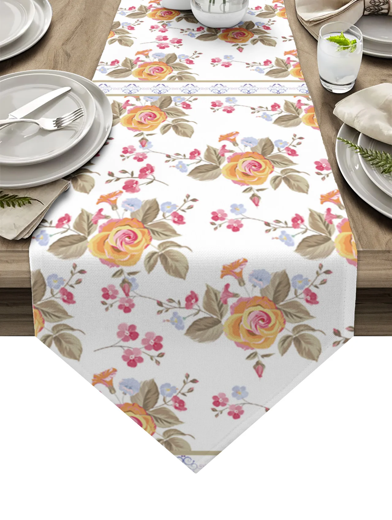 

Скатерть с цветами и листьями ручной работы