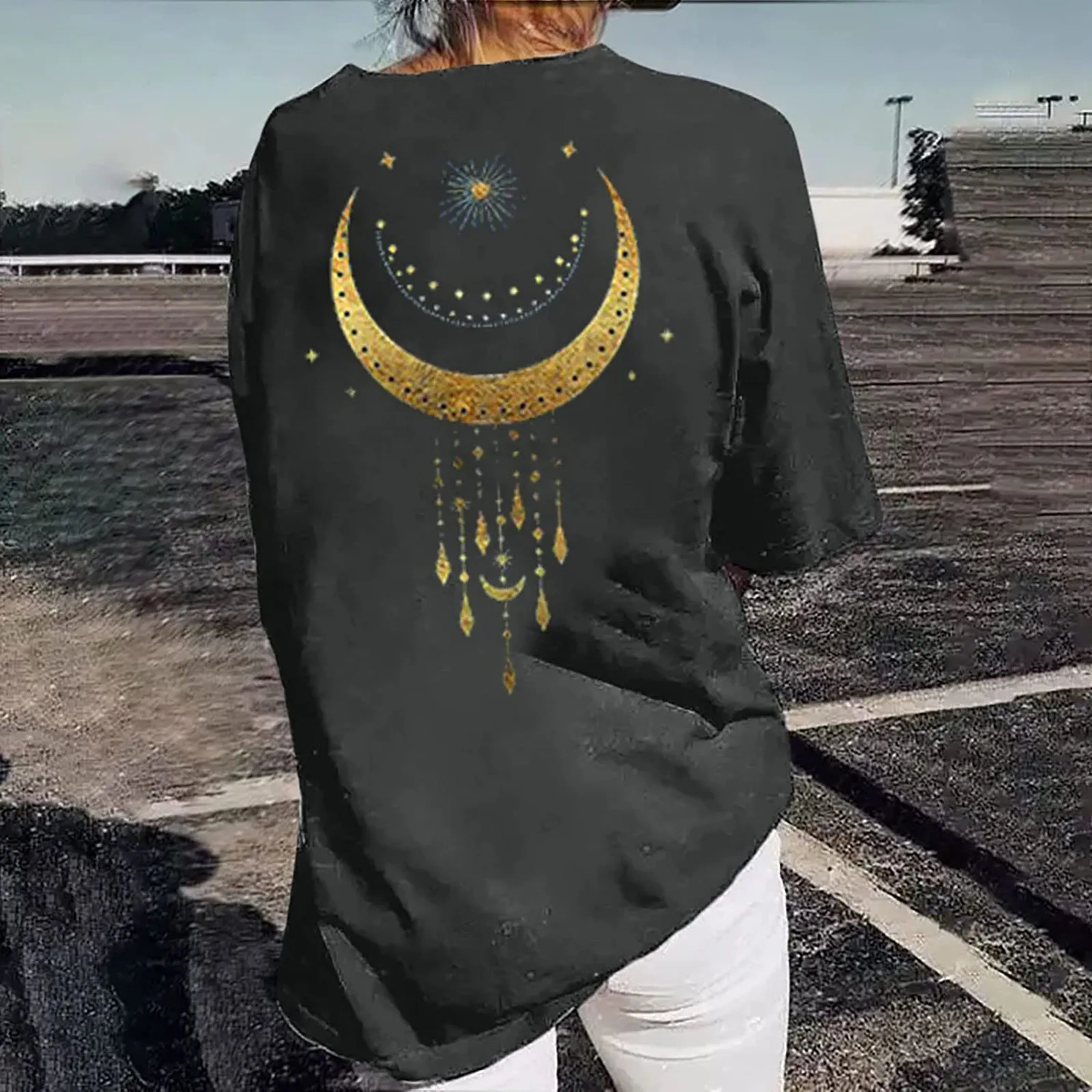 

Женская футболка с коротким рукавом, круглым вырезом и графическим принтом