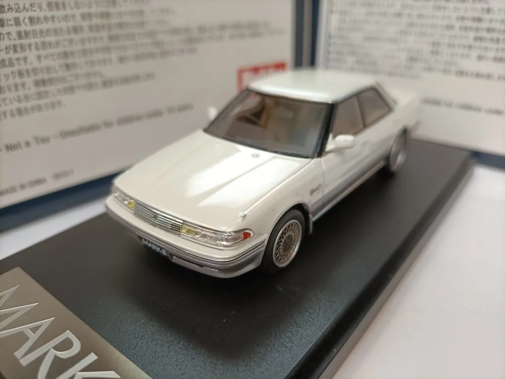 

MARK43 1 43 TOYOTA II HT 3.0 Grande G White 4 Door Sedan Car Model