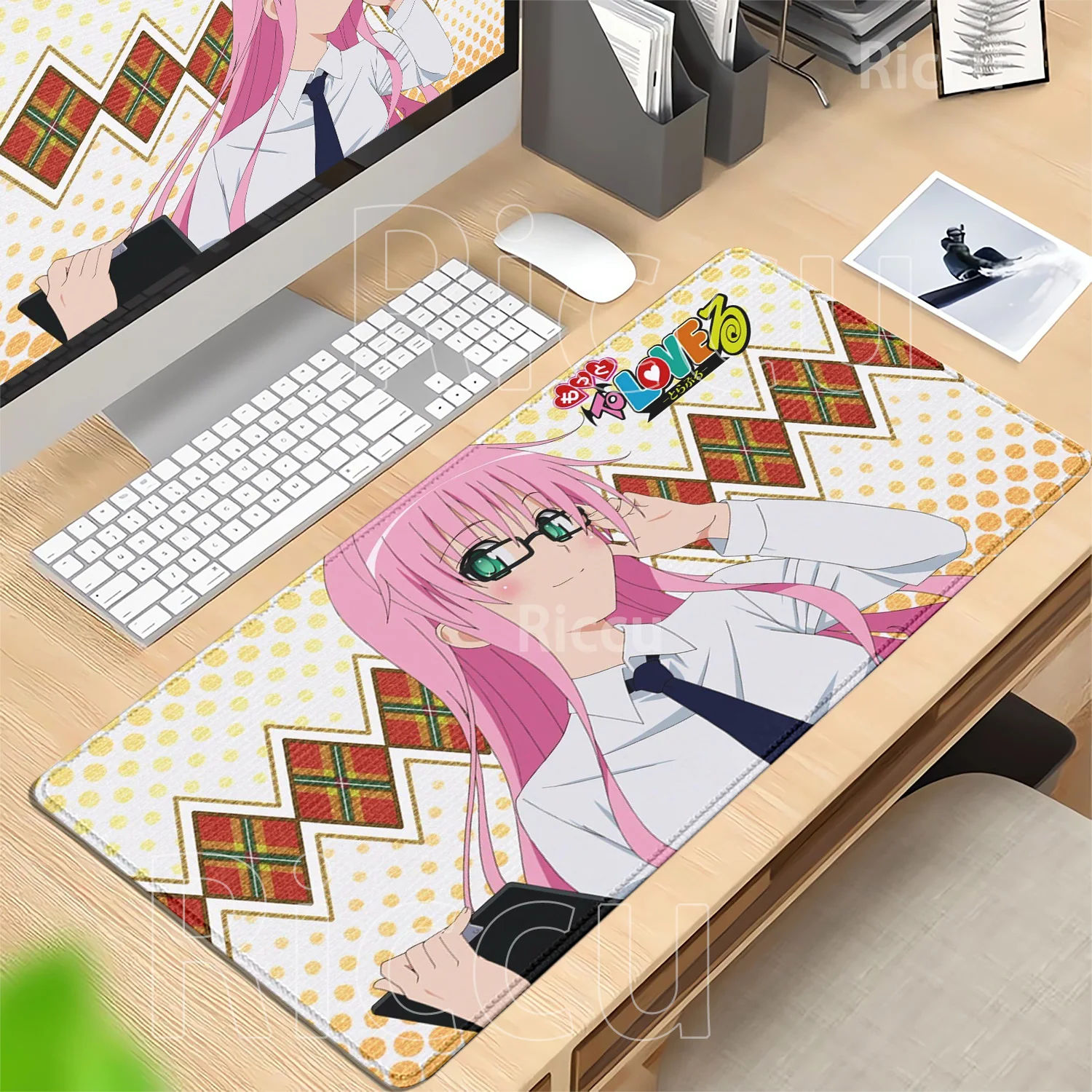 Фото Коврик для мыши с изображением аниме-девушки Konjiki no Yami ToLove Ru, 900x400 мм, большой игровой коврик для мыши, офисный коврик для клавиатуры с HD-печатью, XXL коврик для стола с оверлоком №2
