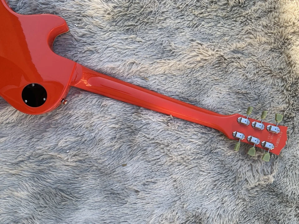 В наличии Гитара на заказ корпус и гриф из красного дерева с ладовым бинтом Top G Les