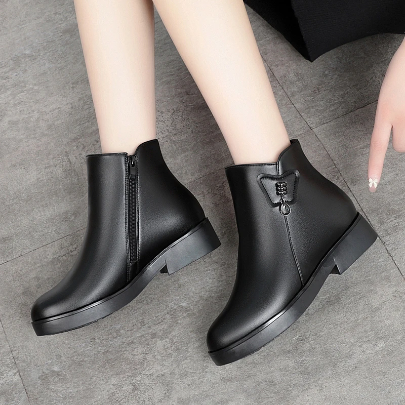 Women Winter Boots Anti-slip 2023 New Genuine Leather Boots Women Middle-aged Wool Warm Large Size Mom Boots Women Shoes