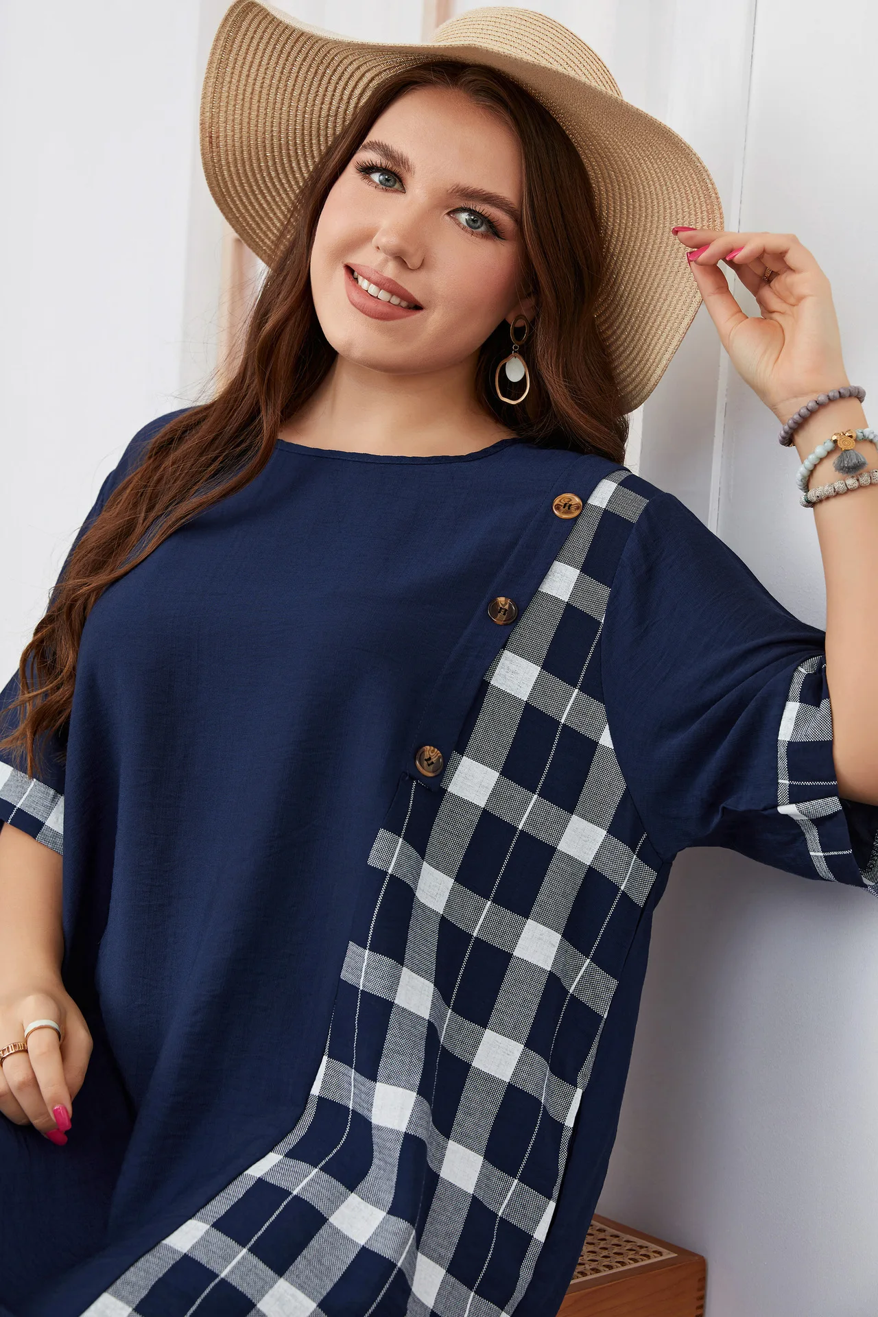 Рисунок 2 - Женское платье с коротким рукавом и круглым вырезом