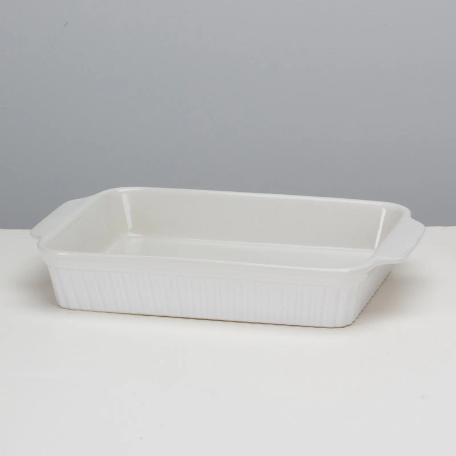 

Simsbury Rectangular Baker - White