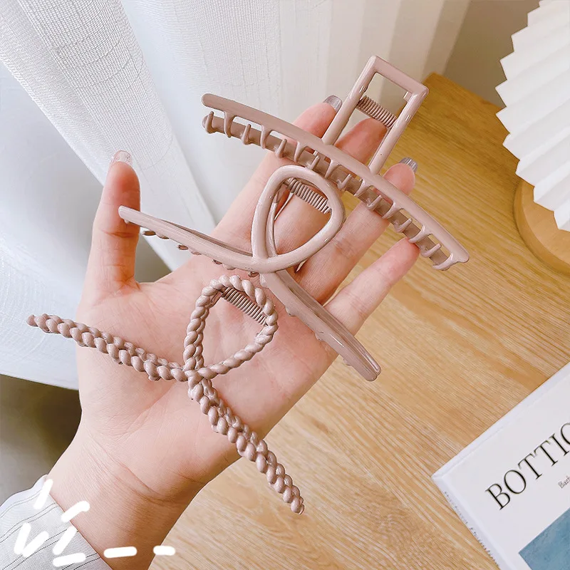 

Temperament Grip Large Cameo Brown Back Head Metal Hair Clip Fashion Durable Hair Claw Shark Clip hair accessories