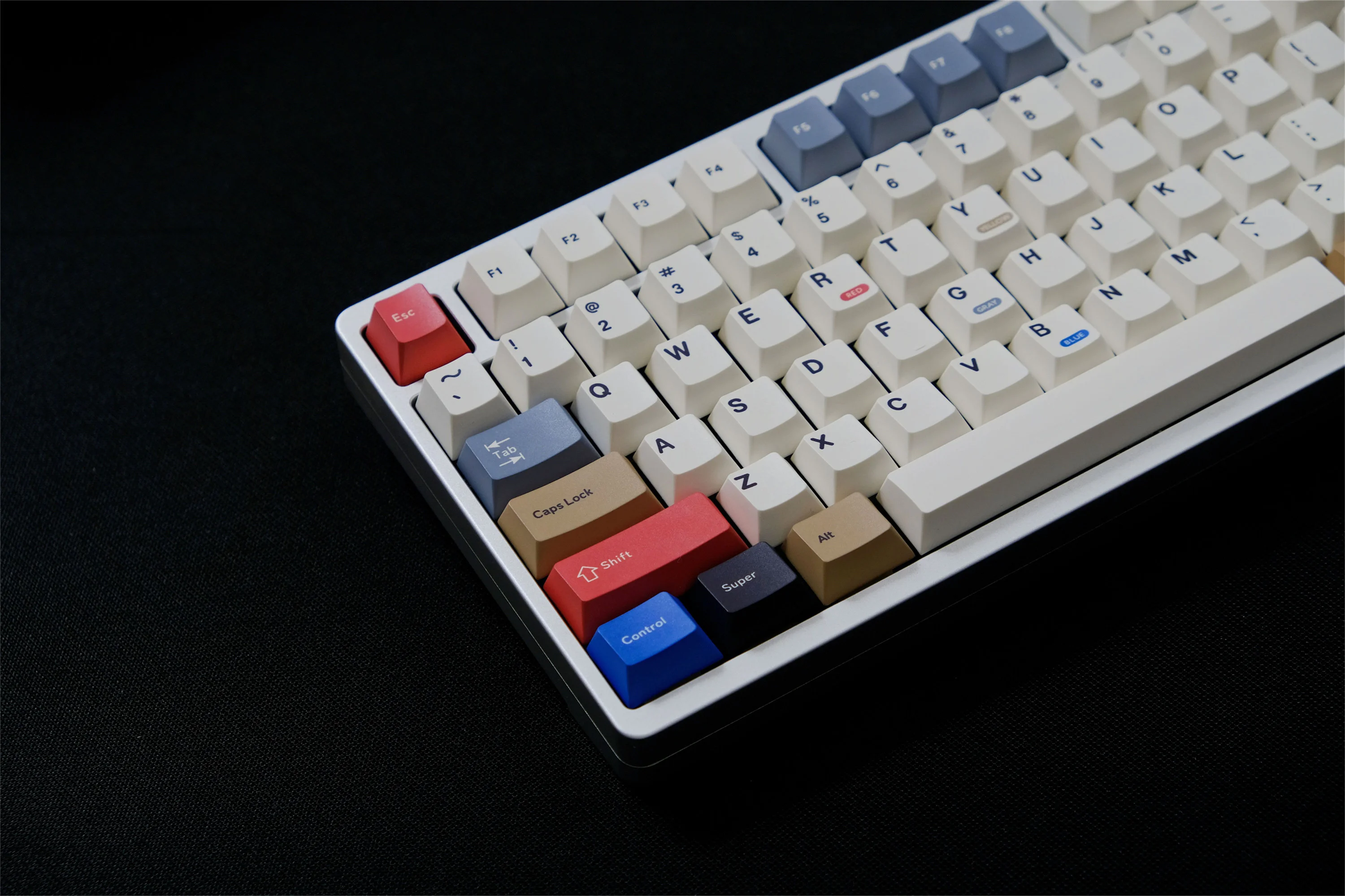 Фото Набор клавиш Retro100, 143 клавиши, материал PBT, профиль Cherry, DYE-SUB, для переключателей MX, клавиши для механических клавиатур Alice Wooting. №4