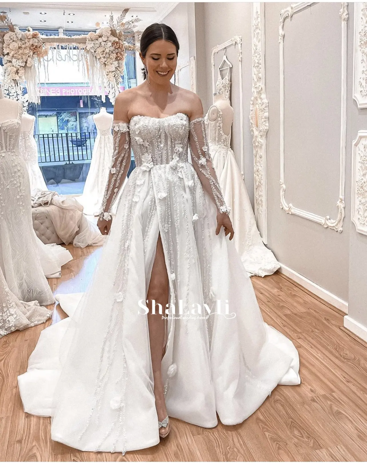 

Sexy Mermaid Wedding Dresses Lace With Embroidery Elegant Strapless Puff Sleeve Bride Dresses Appliques With Plus Size Train