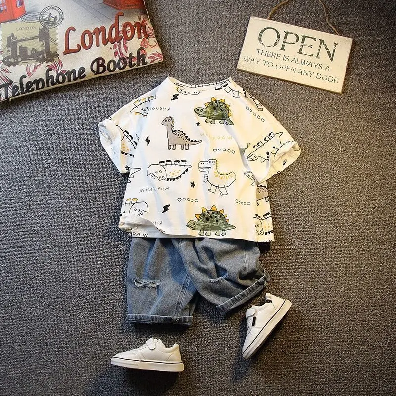 

Новый комплект летней одежды для маленьких мальчиков, Детская футболка комплект из 2 предметов: футболка с короткими рукавами + джинсовые шт...