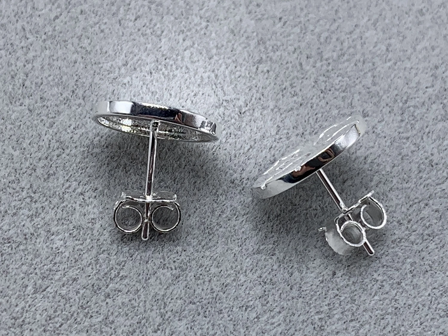 

Серьги из серебра 2022 пробы с фианитами в виде медведя