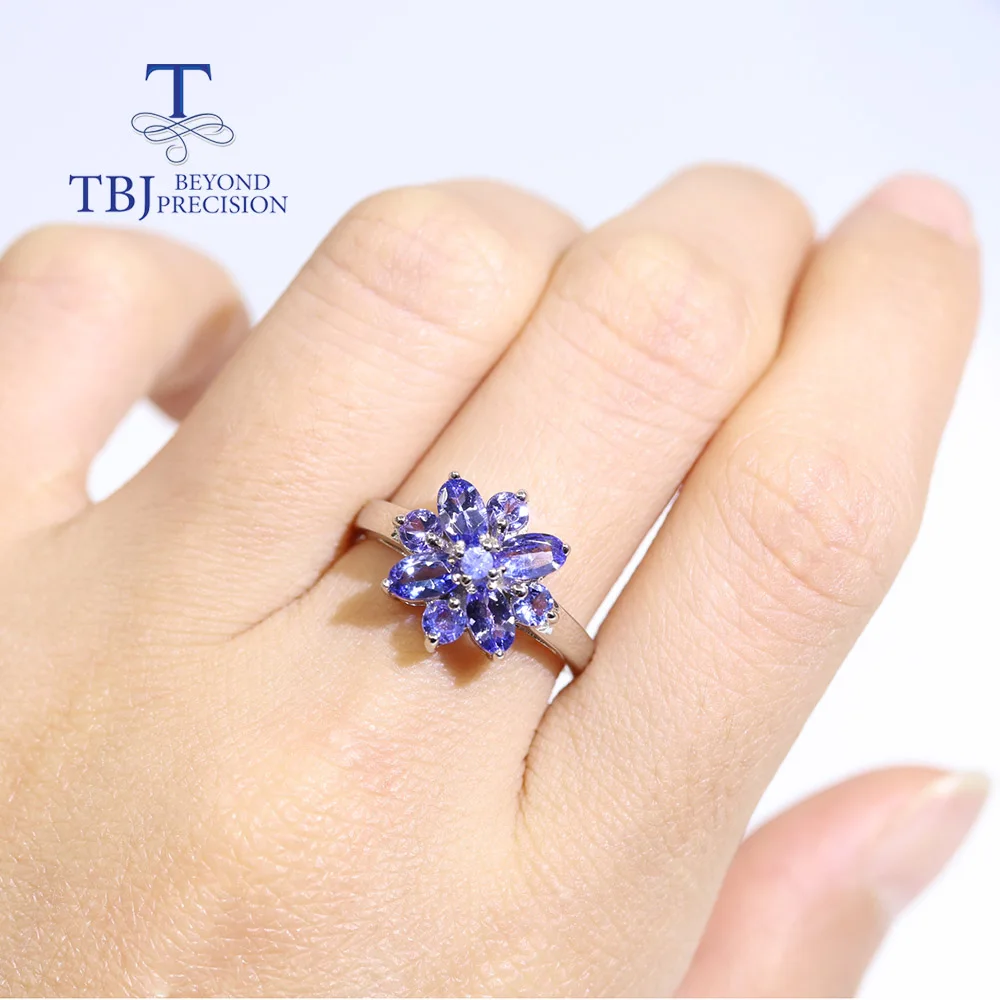 Женское кольцо из серебра 925 пробы с танзанитом