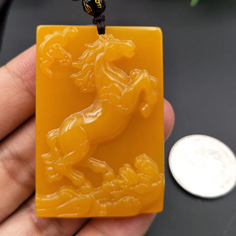

Natural Yellow Hand Carved Ma Yu Pendant Fashion Boutique Jewelry Men's and Women's Zodiac Horse Necklace Gift Accessories