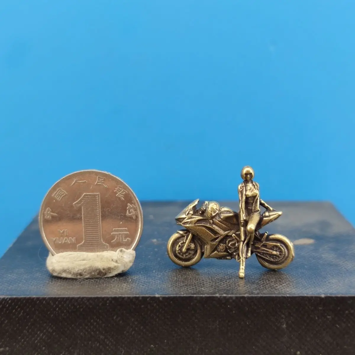 Миниатюрный латунный мотоцикл 1:64