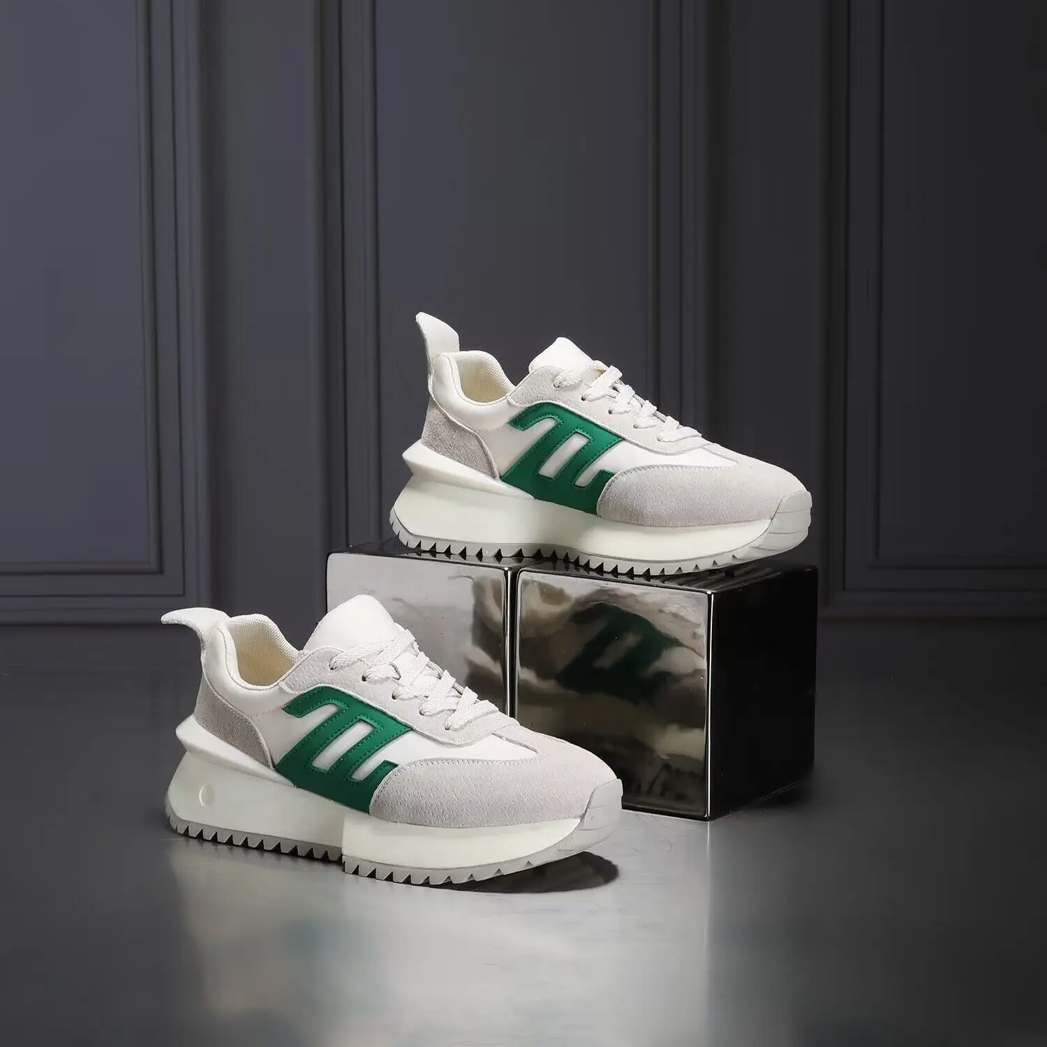 Women Sneakers Soft Skateboard Shoes 2023 Spring Lightweight Outdoor Sports Shoes Breathable Running Shoes Mesh Casual Shoes