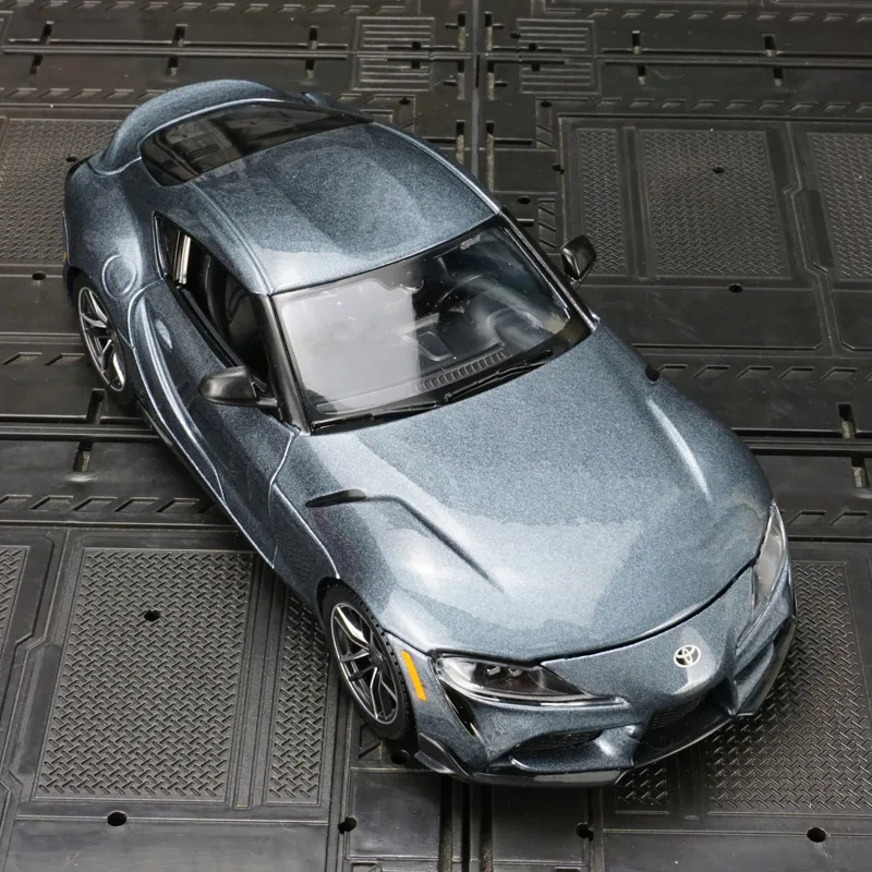 Фото Модель автомобиля Toyota GR Supra от Maisto в масштабе 1:24, из сплава, с открывающимися дверями и капотом, статическая модель суперкара, подарок. №1