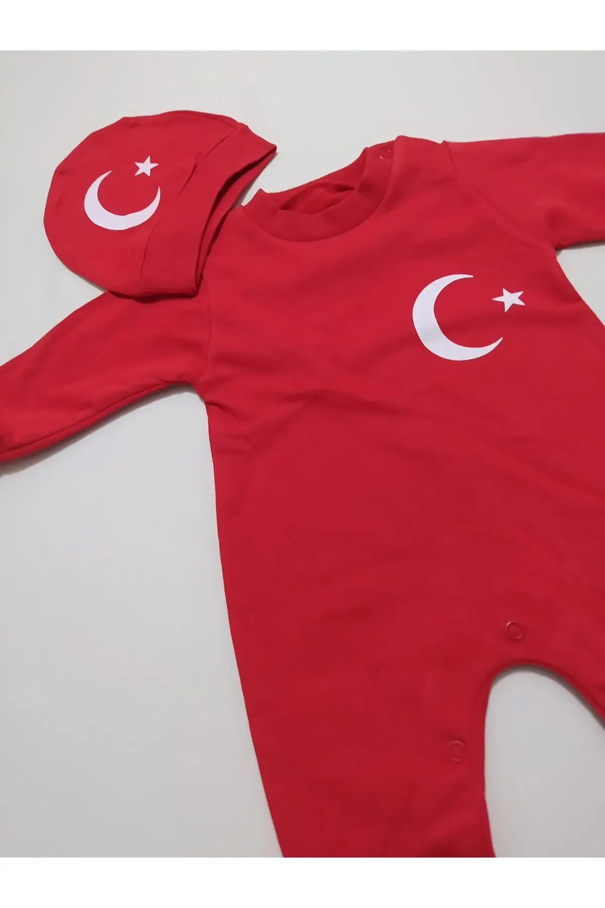 Рисунок 4 - Комбинезон с турецким флагом