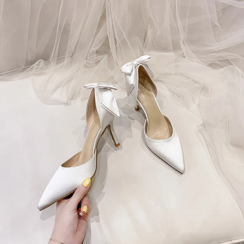 Women Princess Wedding Shoes White Bow High Heels Pumps Silk Vamp Pearl Buckle Bridesmaid Shoes Designer Style Bridal Shoes