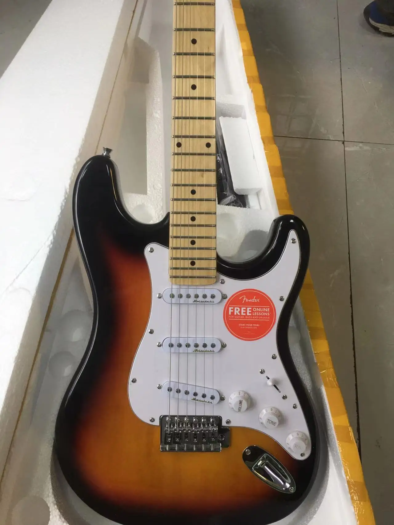 Отправка в течение 5 дней stratocaste-r custom body 6 строк электрической гитары наличии FQWREHJCC