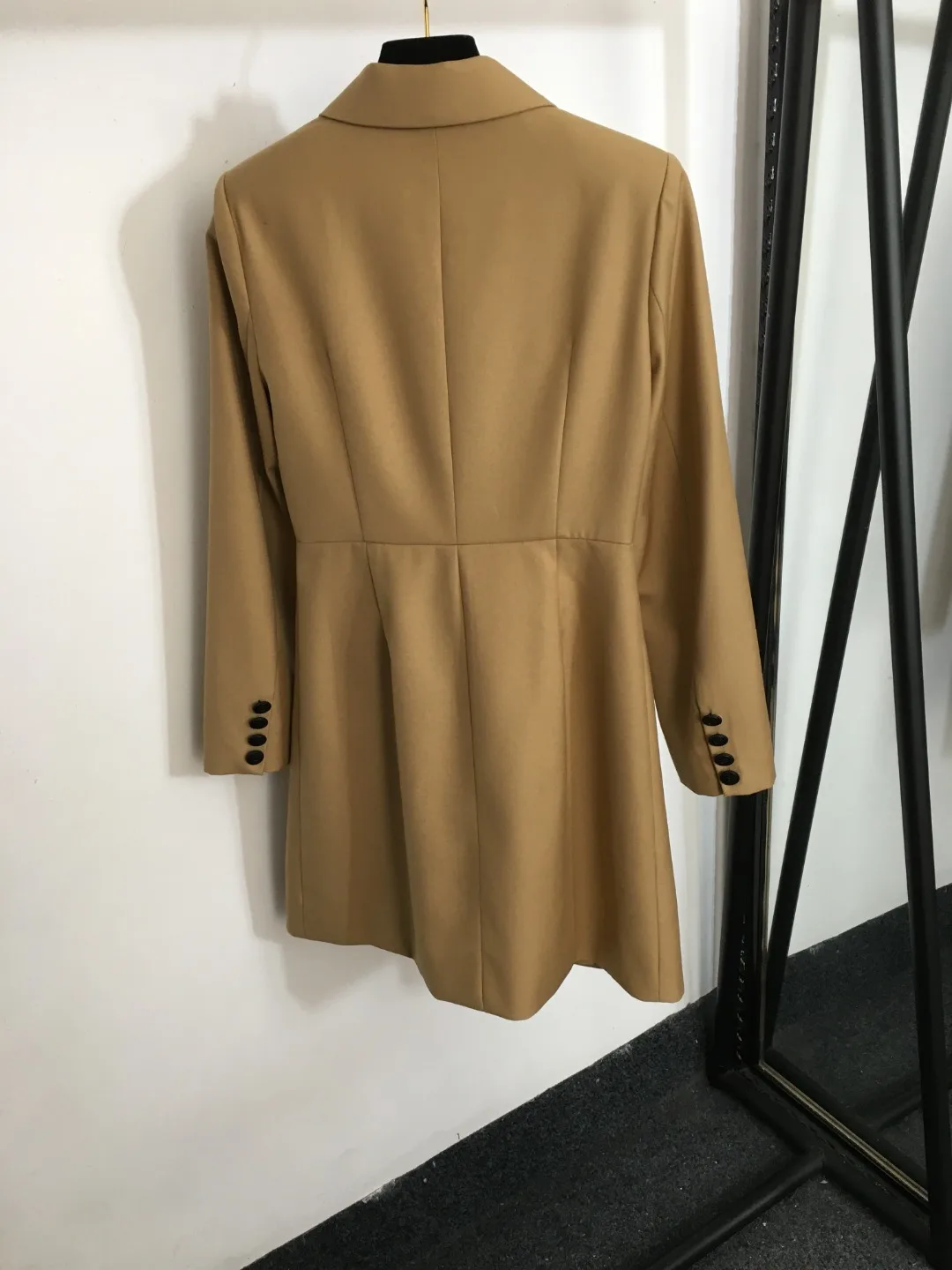 

2023 Autumn/Winter New brooch double breasted long sleeved suit dress