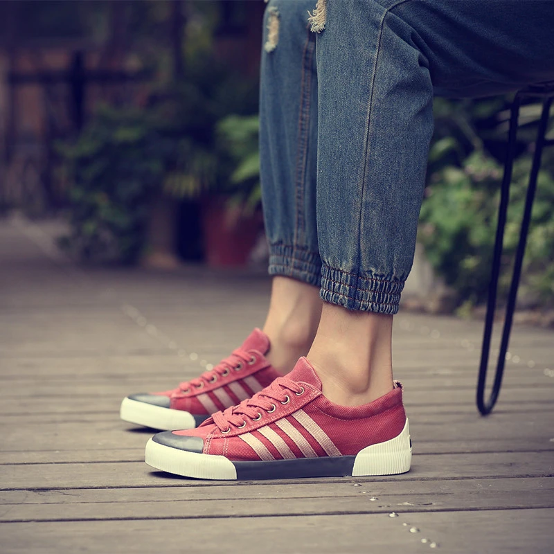 Classic Red Lace-up Men's Canvas Sneakers Comfortable Breathable Mens Skateboard Sports Shoes Low-cut Man Vulcanization Shoes